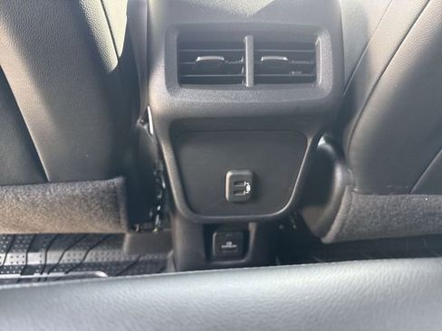 Certified 2022 Chevrolet Equinox RS w/ Infotainment Package image 25