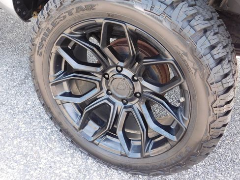 Used 2018 Toyota Tacoma SR AWD/4WD image 9