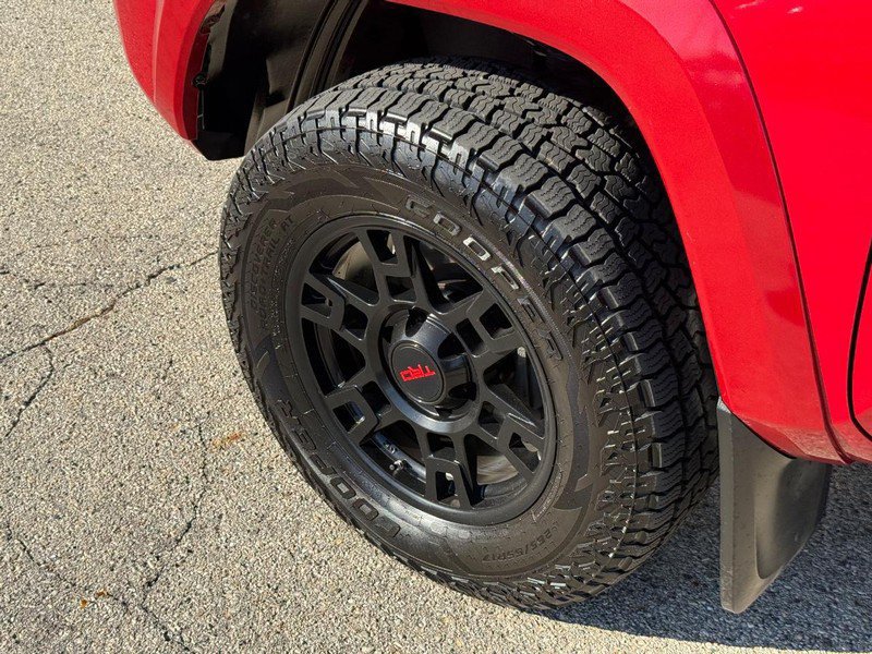 Used 2018 Toyota Tacoma TRD Sport AWD/4WD image 10
