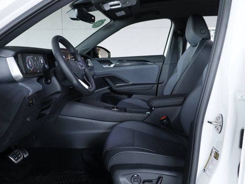 New 2026 Volkswagen Tiguan SE R-Line FWD image 7