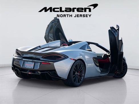 Used 2018 McLaren 570S Spider image 19
