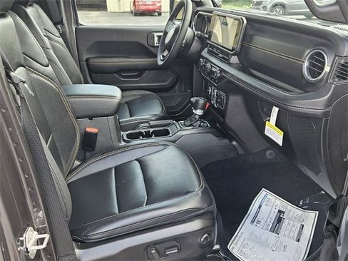 New 2025 Jeep Gladiator High Tide image 13