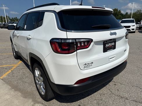 Used 2023 Jeep Compass Latitude AWD/4WD image 7