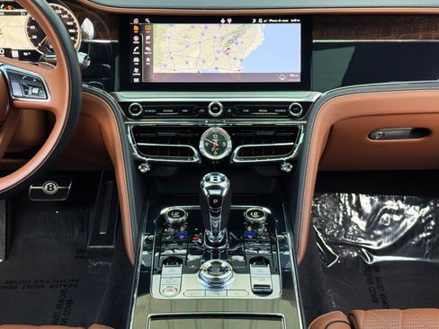 Used 2023 Bentley Flying Spur Azure AWD/4WD image 27