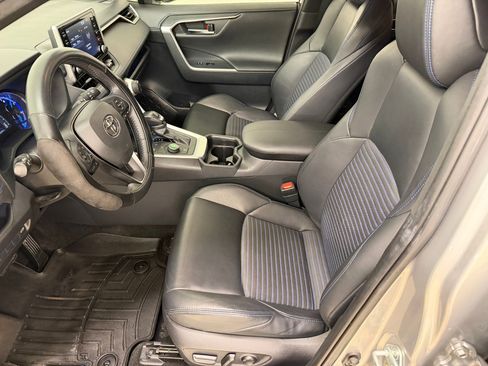 Used 2019 Toyota RAV4 XSE w/ Carpet Mat Package image 5