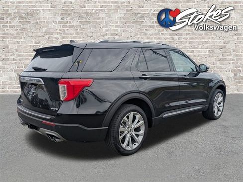 Used 2023 Ford Explorer Platinum w/ Technology Package image 4