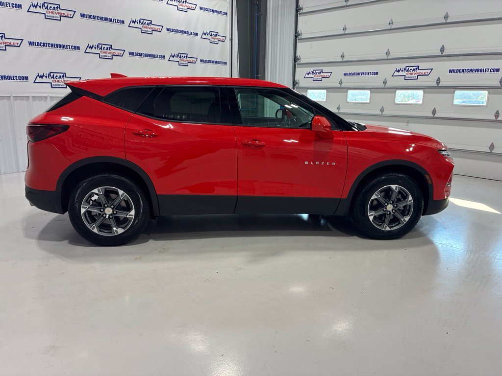 Used 2025 Chevrolet Blazer LT AWD/4WD image 7