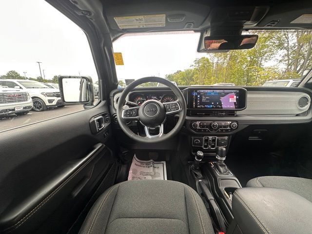 Used 2024 Jeep Wrangler Unlimited Sahara w/ Technology Group AWD/4WD image 18
