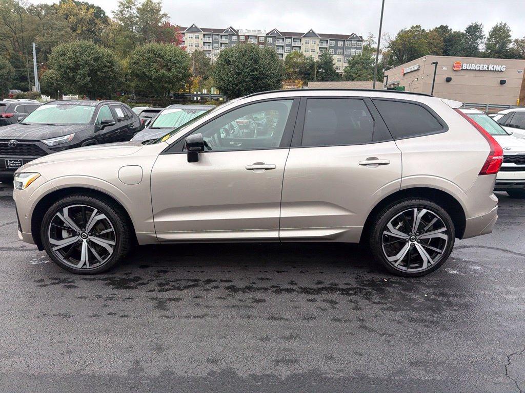 Certified 2024 Volvo XC60 T8 Ultimate w/ Climate Package AWD/4WD image 3