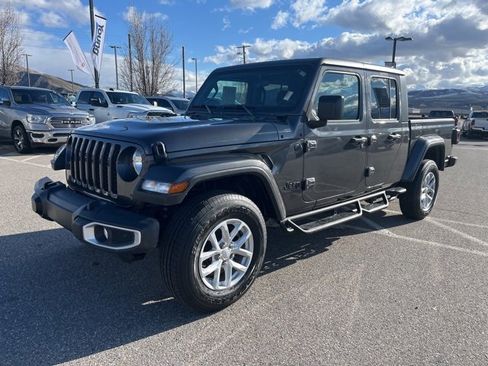 Used 2023 Jeep Gladiator Sport image 7