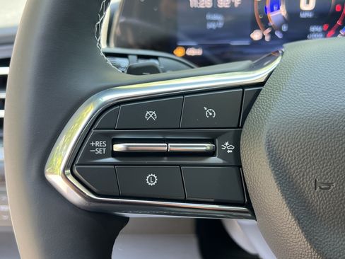New 2026 Chevrolet Traverse LT w/ Sun and Wheel Package FWD image 21