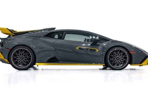 Used 2023 Lamborghini Huracan STO image 9