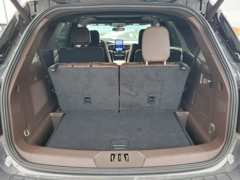 Used 2024 Ford Explorer King Ranch w/ Technology Package image 14