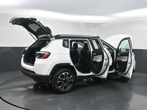 Used 2022 Jeep Compass Limited AWD/4WD image 39