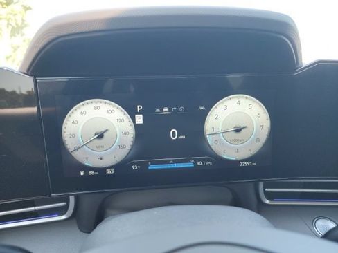 Used 2024 Hyundai Elantra SEL w/ Convenience Package FWD image 9