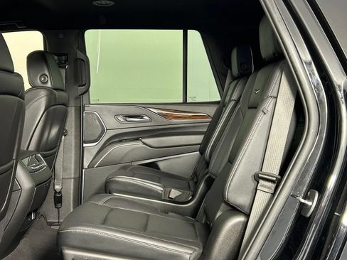 Used 2021 Cadillac Escalade Luxury AWD/4WD image 19