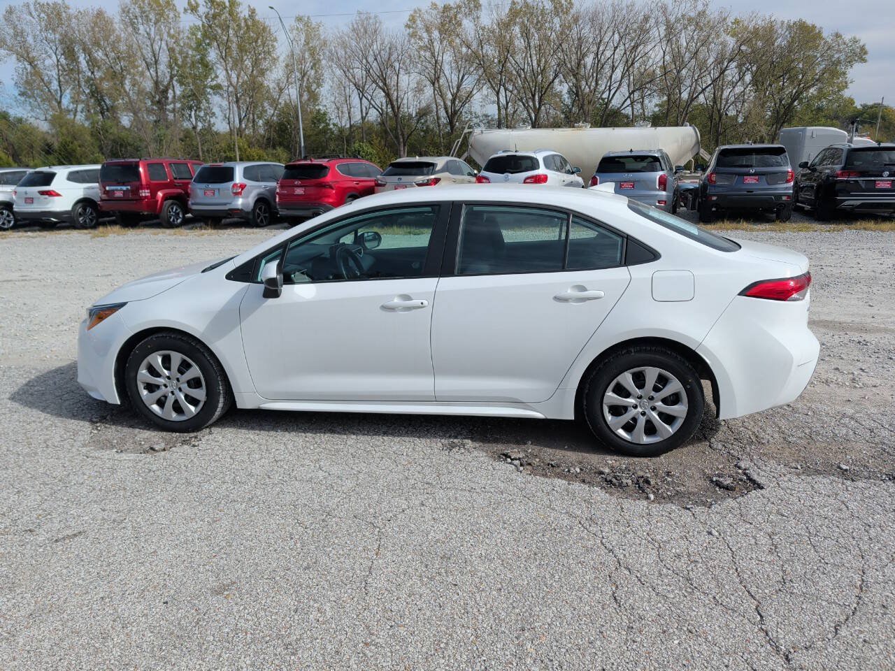 Used 2025 Toyota Corolla LE FWD image 6