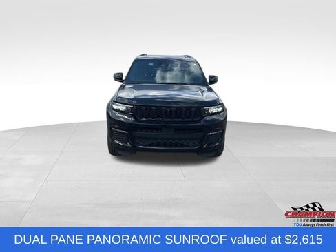 Used 2025 Jeep Grand Cherokee L Limited w/ Luxury Tech Group II image 4