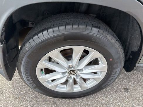 Used 2024 Toyota Corolla Cross LE FWD image 14