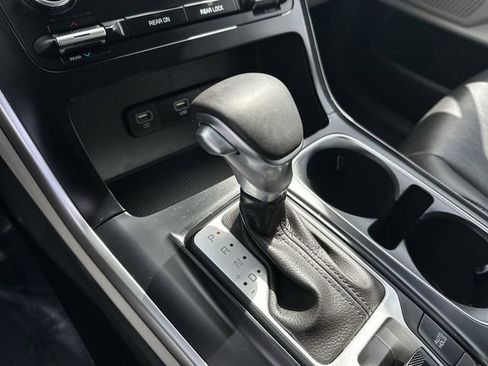 Used 2024 Kia Carnival LX image 23