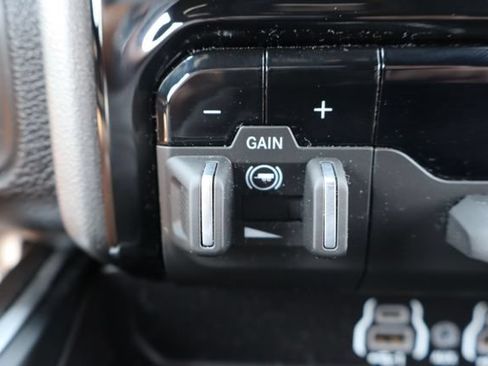 Used 2025 RAM 3500 Big Horn AWD/4WD image 32