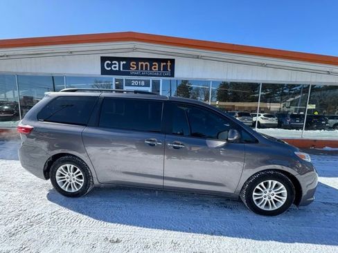 Used 2016 Toyota Sienna XLE w/ XLE Navigation Package image 8