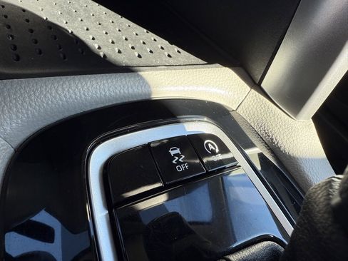 Used 2023 Toyota Corolla Cross L image 22