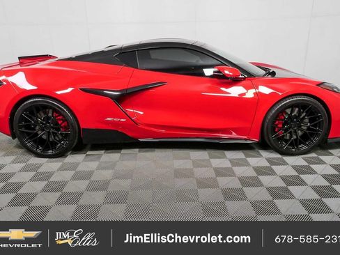 Certified 2024 Chevrolet Corvette Z06 w/ Chrome Exterior Badge Package RWD image 2