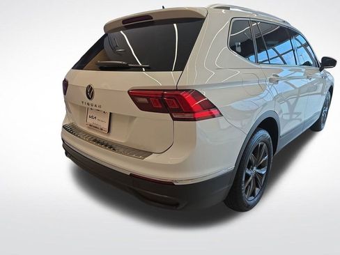 Used 2024 Volkswagen Tiguan SE image 6