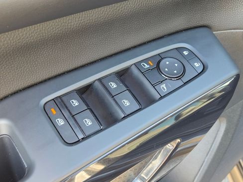Used 2023 Nissan Pathfinder SV FWD image 24