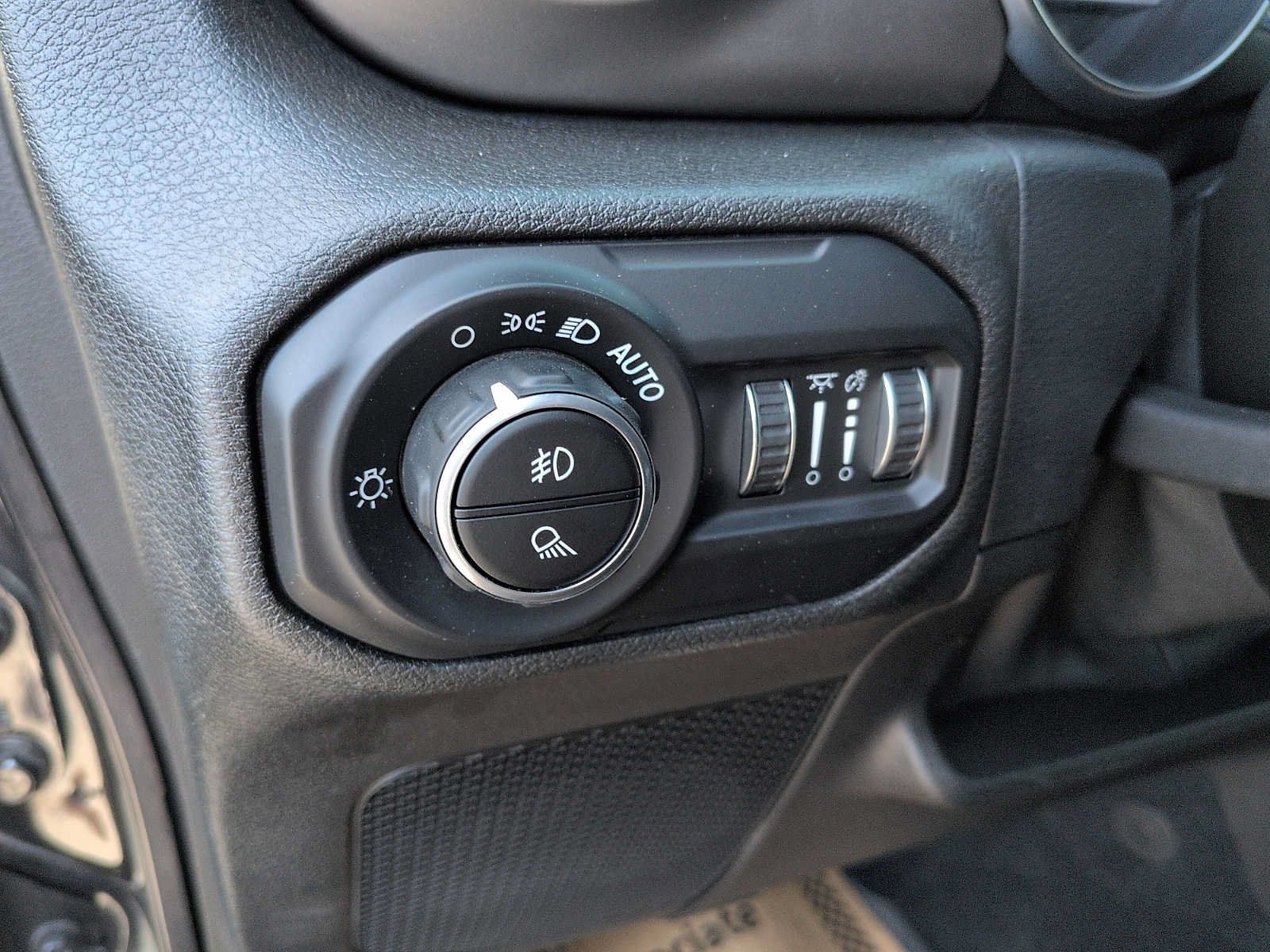 Used 2021 Jeep Gladiator Sport AWD/4WD image 15