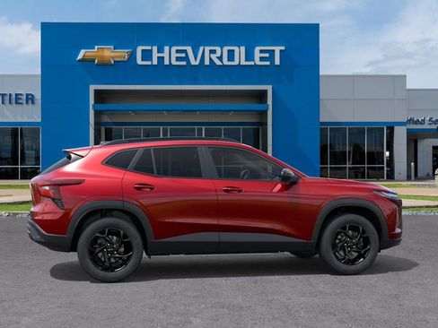 New 2026 Chevrolet Trax LT w/ Driver Confidence Package FWD image 5