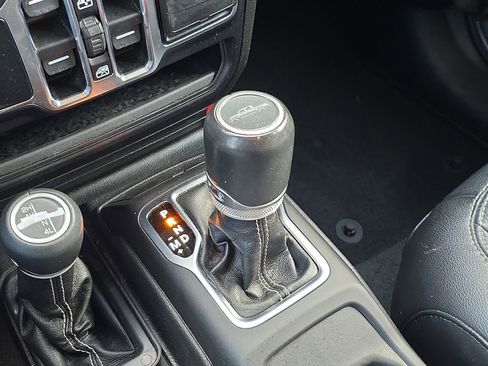 Used 2020 Jeep Gladiator Overland image 27