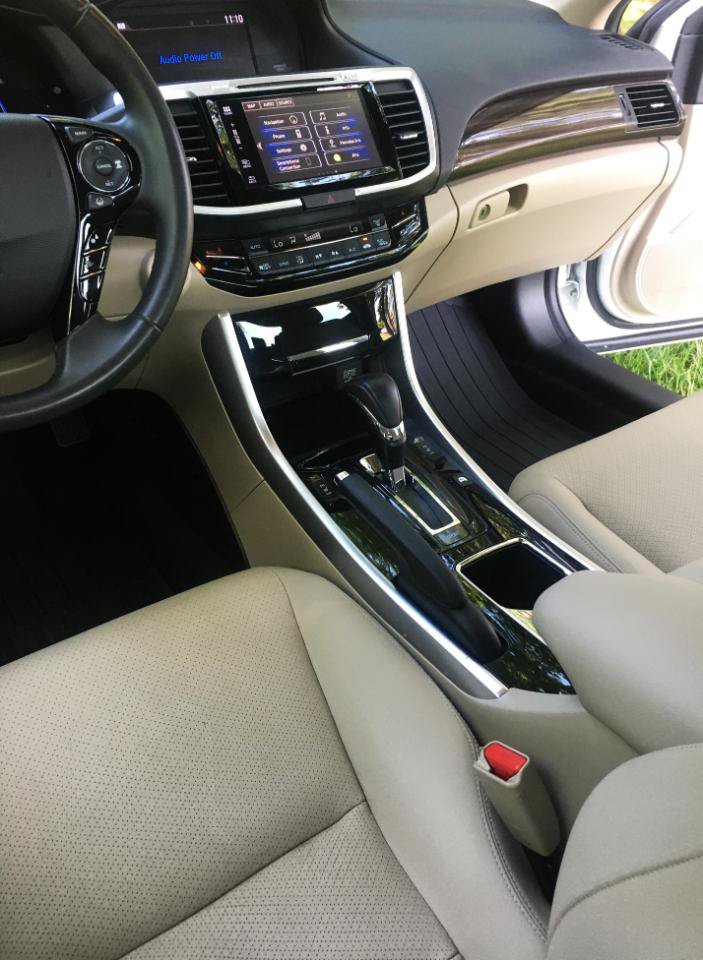 Used 2017 Honda Accord Touring image 27