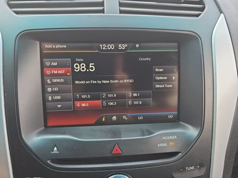 Used 2014 Ford Explorer XLT w/ Equipment Group 202A AWD/4WD image 26