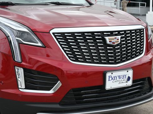 Certified 2022 Cadillac XT5 Premium Luxury w/ Technology Package FWD image 28
