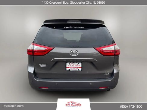 Used 2015 Toyota Sienna XLE image 7