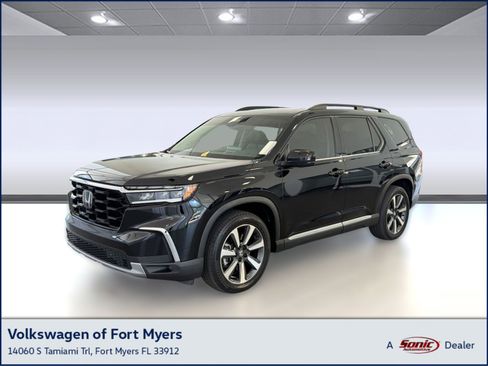 Used 2024 Honda Pilot Touring image 1