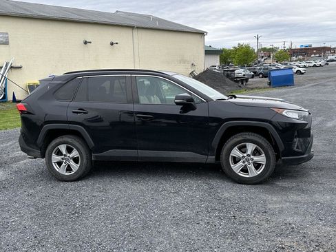 Used 2021 Toyota RAV4 XLE AWD/4WD image 9