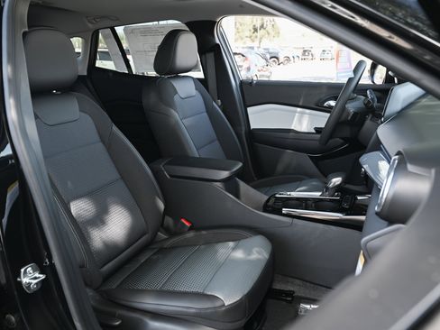 New 2026 Chevrolet Trax LT w/ Sunroof Package image 35