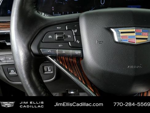 Used 2024 Cadillac Escalade ESV Premium Luxury image 11
