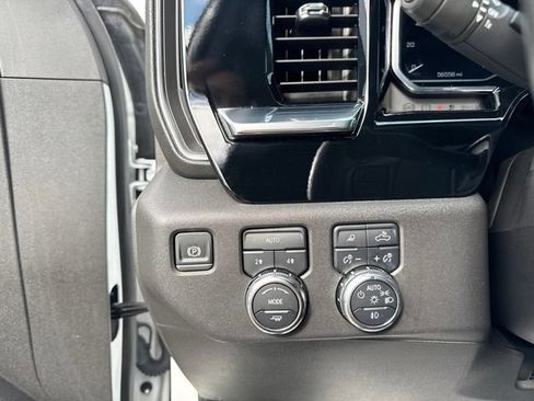 Used 2025 GMC Sierra 1500 SLT AWD/4WD image 13