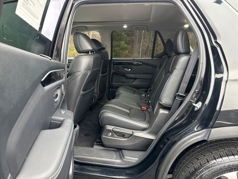 Used 2024 Honda Pilot Touring image 29