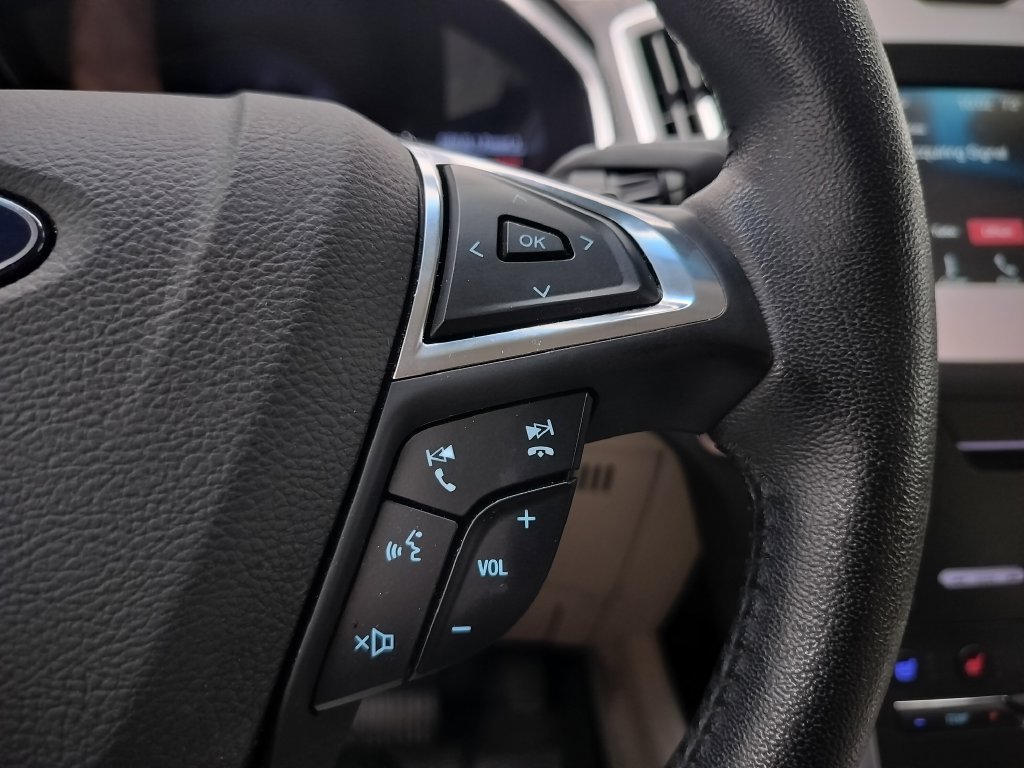 Used 2018 Ford Edge Titanium w/ Equipment Group 301A FWD image 13