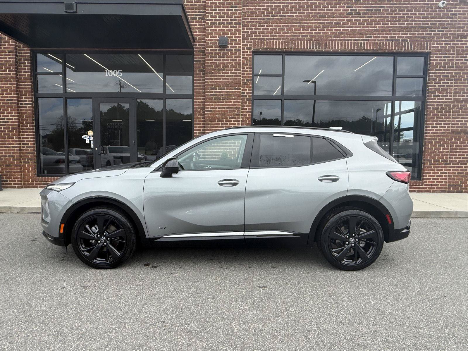 Used 2024 Buick Envision Sport Touring AWD/4WD image 3