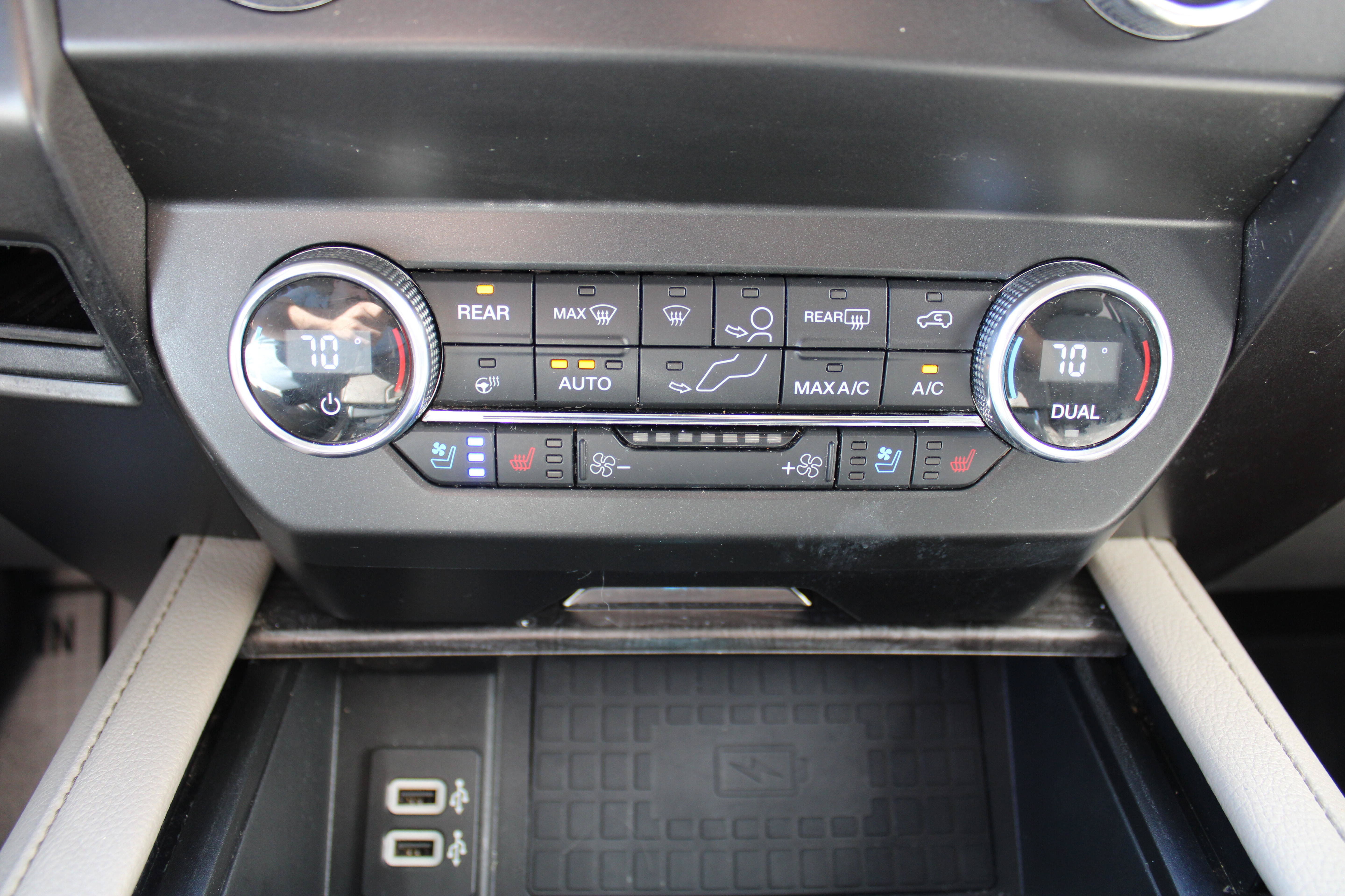 Used 2019 Ford Expedition Limited w/ Equipment Group 301A AWD/4WD image 23