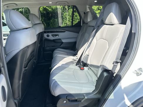 Used 2025 Honda Pilot Touring image 16