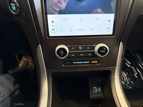 Used 2021 Ford Edge SEL image 15