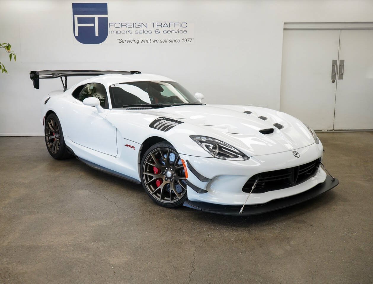 Used 2017 Dodge Viper GTC w/ ACR Package RWD image 3