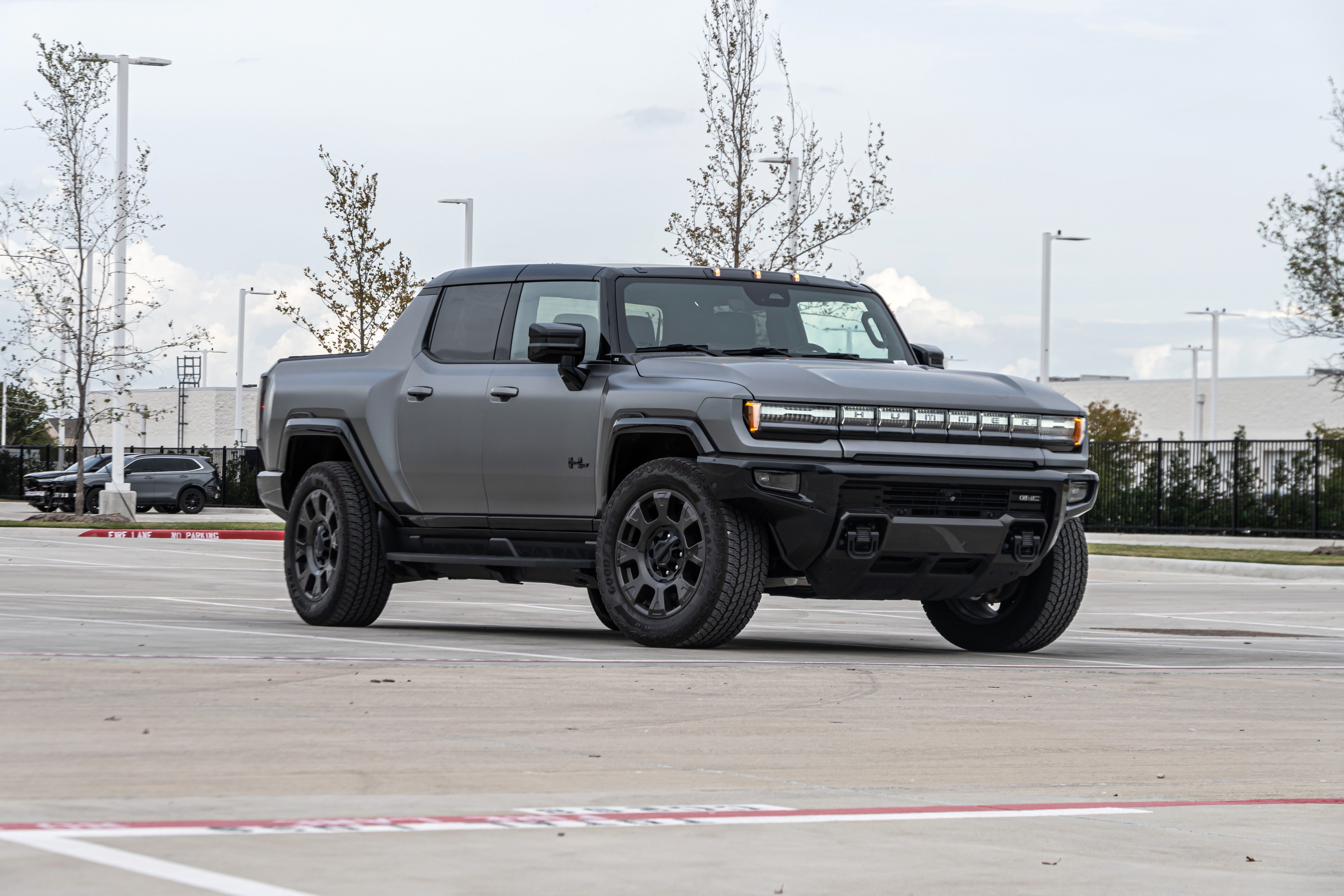 Used 2026 GMC Hummer EV 4x4 Crew Cab w/ Carbon Fiber Edition Package image 2